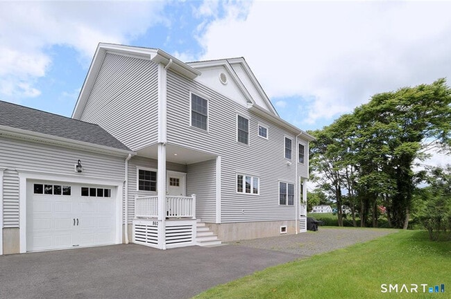 Building Photo - 860 Oldfield Road