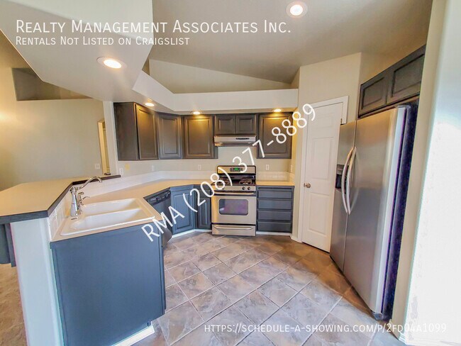 Photo - 970 Johnson Dr