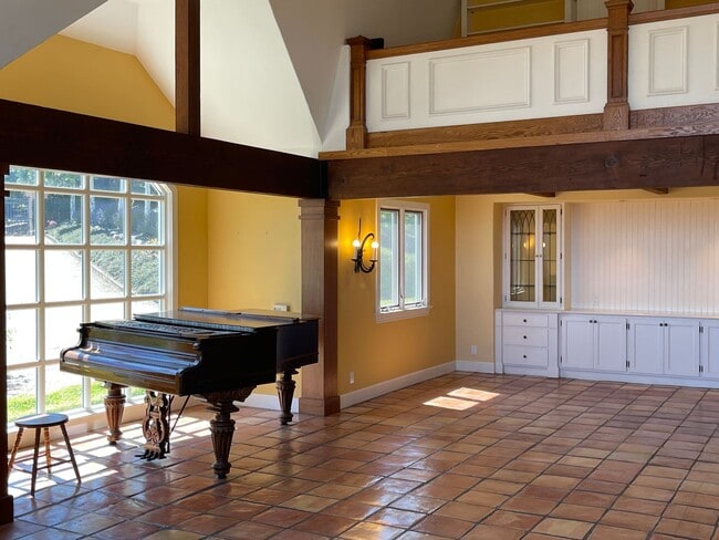 Photo - Spacious hilltop home, cul de sac location, fabulous views, Excellent Palo Alto Schools!
