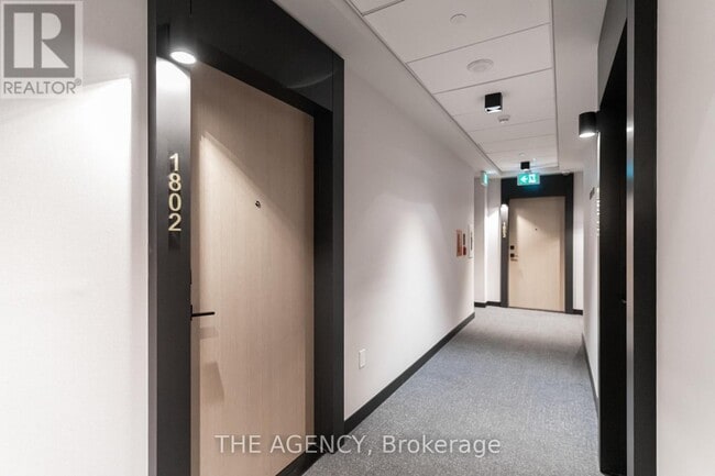 Photo - 36 Zorra St Unité 1802