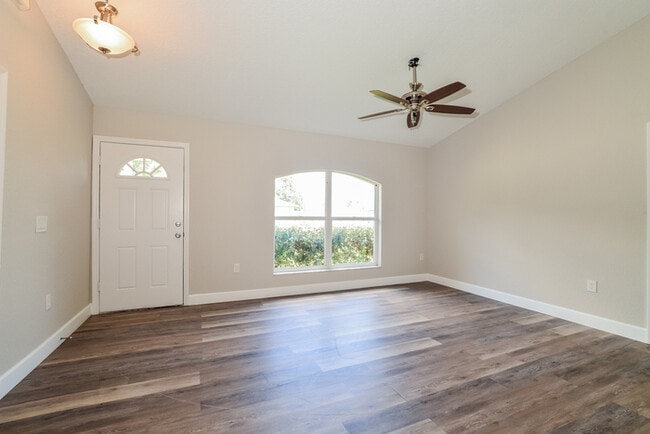 Photo - 2897 Grayton St