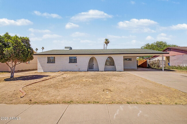 Building Photo - 4214 W Lewis Ave