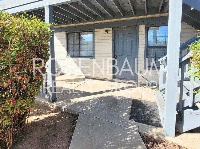 Building Photo - Charming 2-bedrooms, 1-bath downstairs 4-p... Rental
