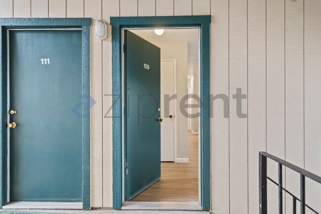 Photo - 1185 Meadow Ln