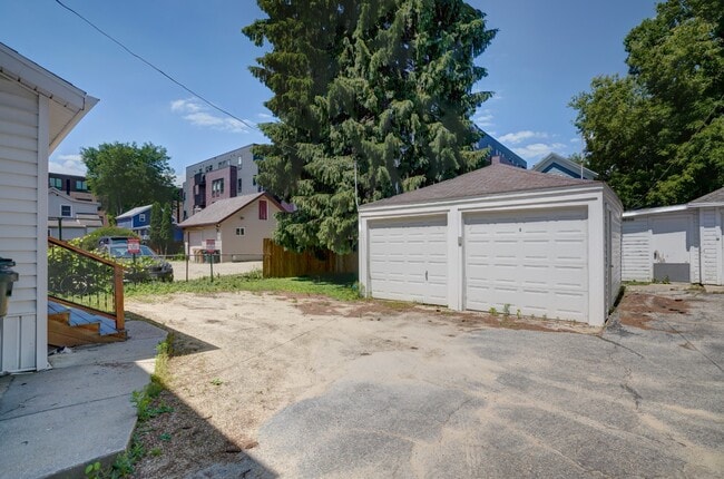 Building Photo - 538 W Wilson St Unit 538 W. Wilson St