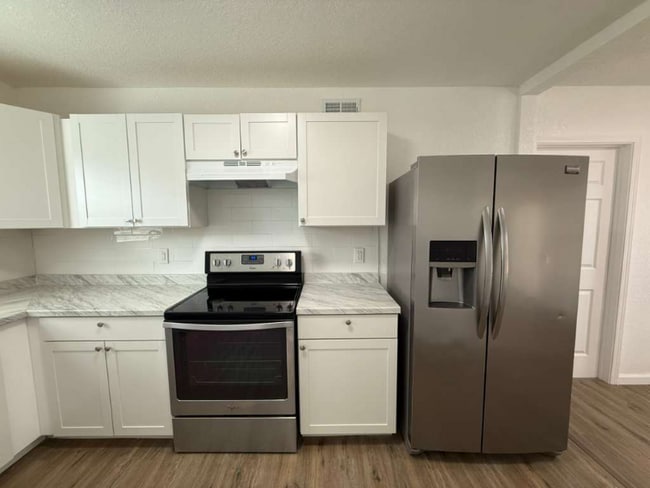 Photo - 215 Laurelwood Dr