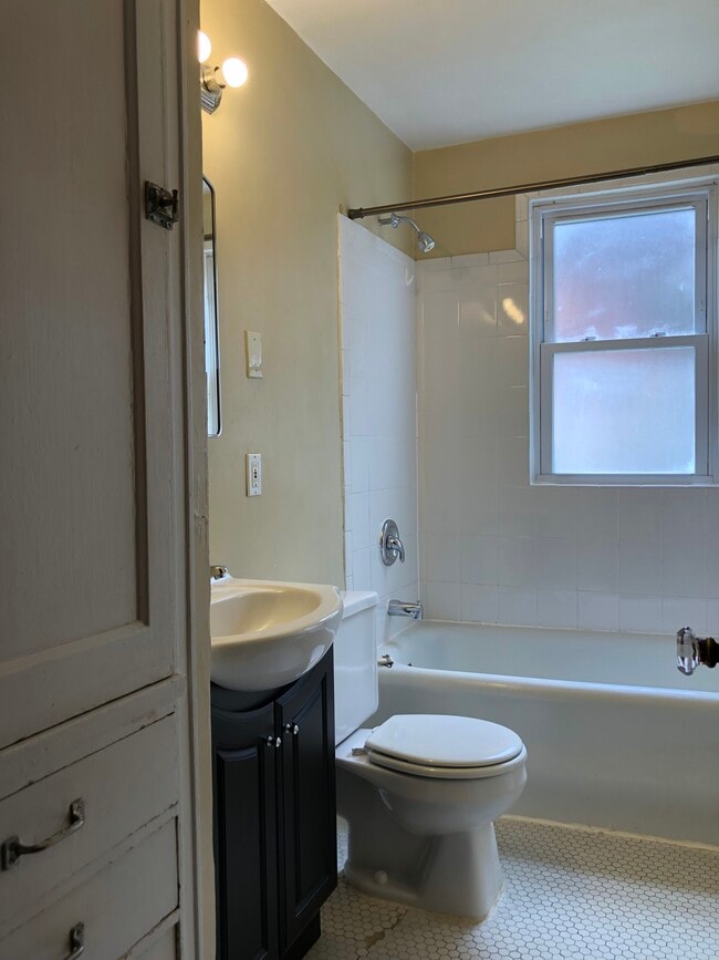 Photo - 3218 N Oakland Ave Unit LOWER