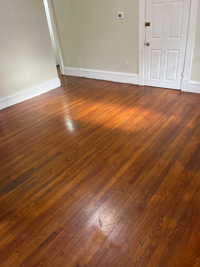 Building Photo - 33 White St Unit 33 B