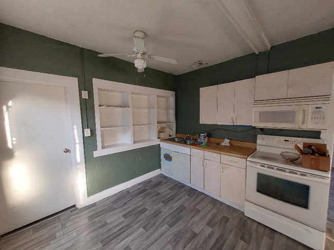 Photo - 2713 5th St W