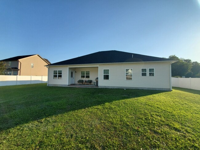 Photo - 158 Backfield Pl