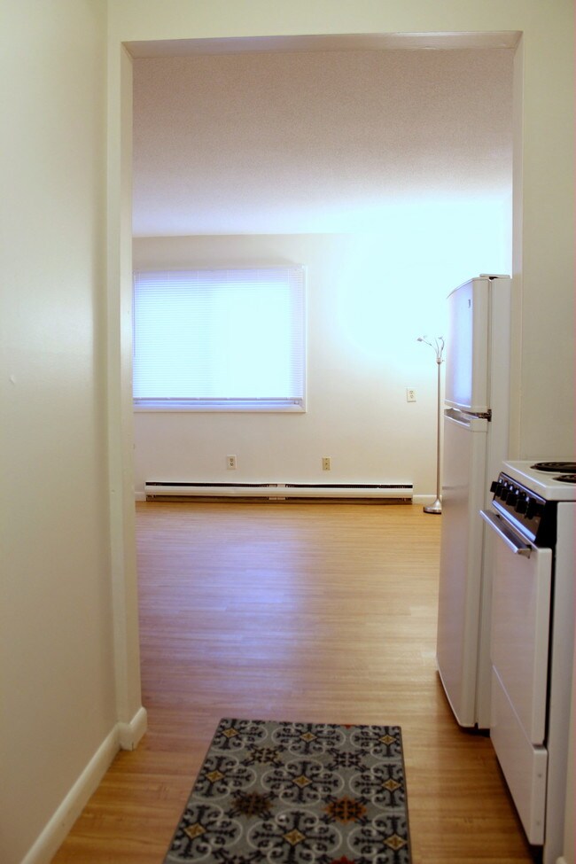 One-Room Estudio - College Inn Apartments