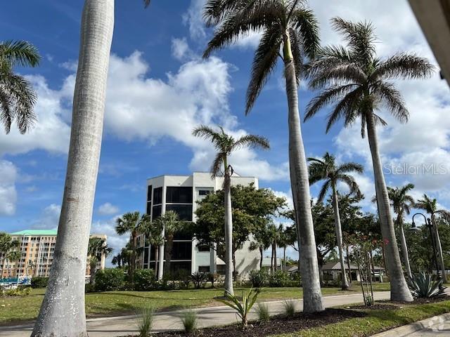 Building Photo - 3020 Matecumbe Key Rd Unit 103 Rental