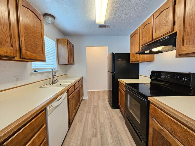 Photo - HUGE RENT REDUCTION & READY FOR MOVE-IN!