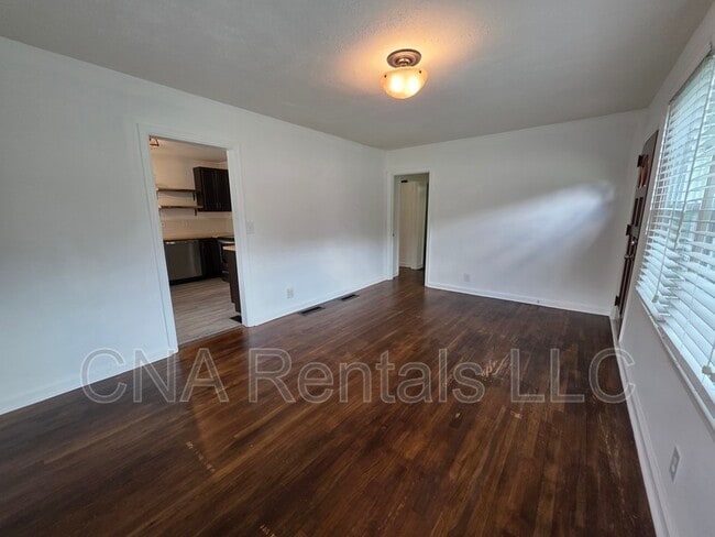 Photo - 540 Church Rd SE