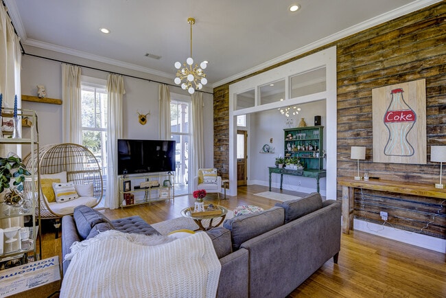 Photo - 806 Grove St