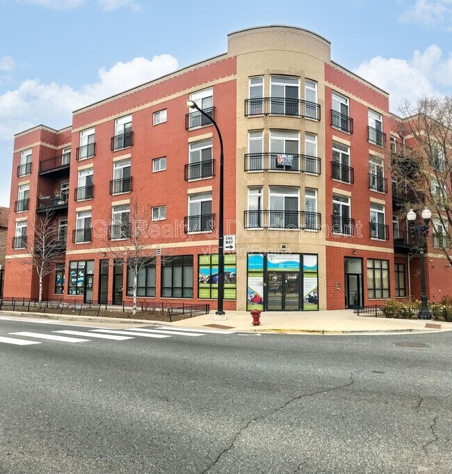 Building Photo - 2520 S Oakley Ave Unit 201