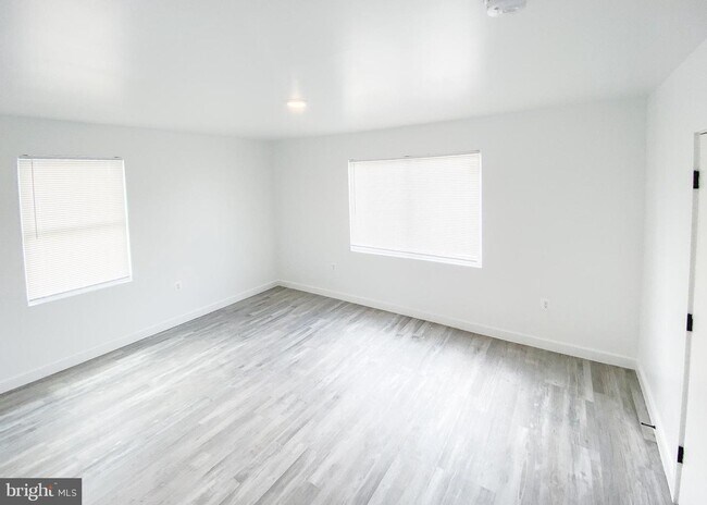 Photo - 1537 Kenilworth Ave NE