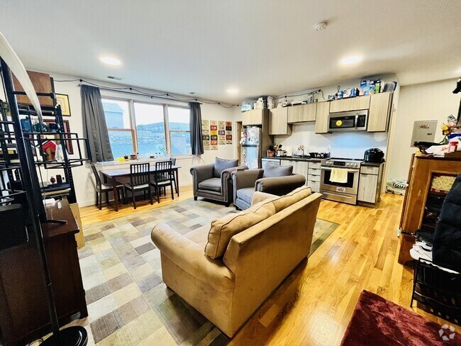 Building Photo - 806 S Claremont Ave Rental
