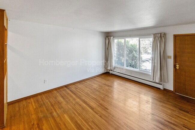 Photo - 807 W Alice Ave