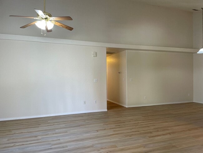 Photo - Very Nice 3 Bedroom 2 Bath Duplex-Located ...