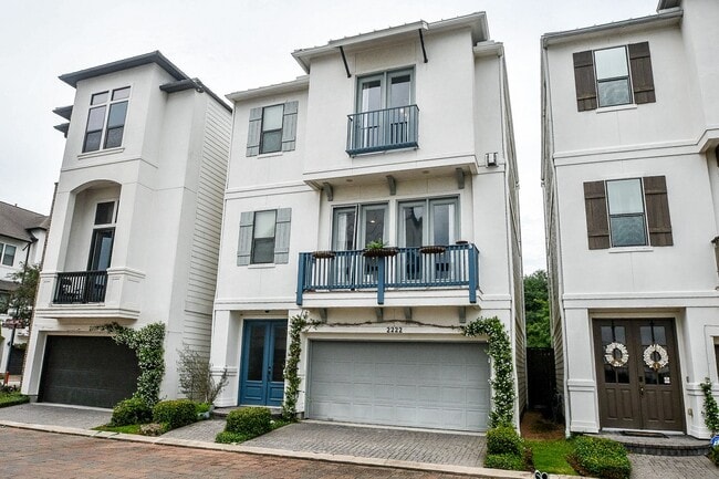 Photo - 2222 Hilshire Lake Dr