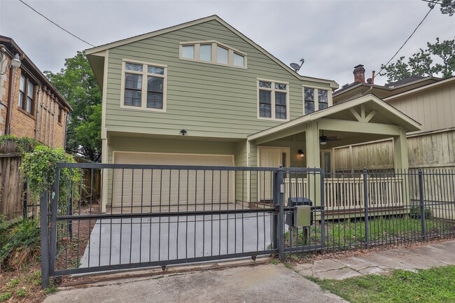 Photo - 1611 Oakdale St