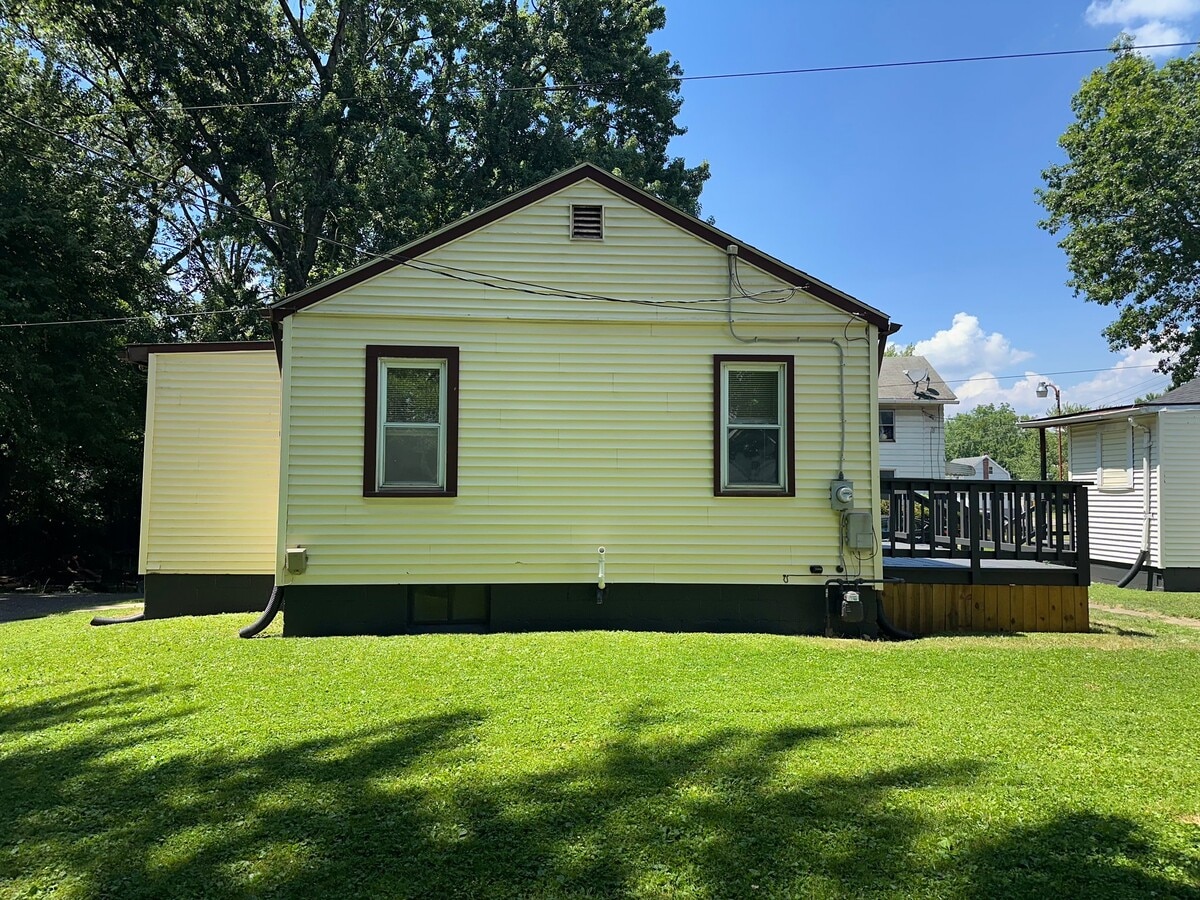 Photo - 1174 Youngstown Rd SE