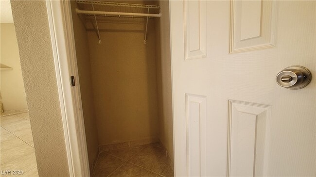 Building Photo - 1209 N Buffalo Dr Unit 102 Rental