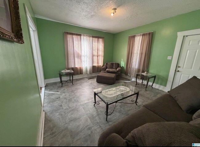 Photo - 1501 Clarendon Ave