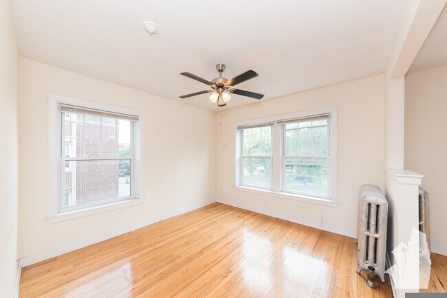 2000 W Foster Ave, Unit 2010-1B, Chicago, IL 60625 - 2010 W Foster Ave Apartment Unit 2010-1B