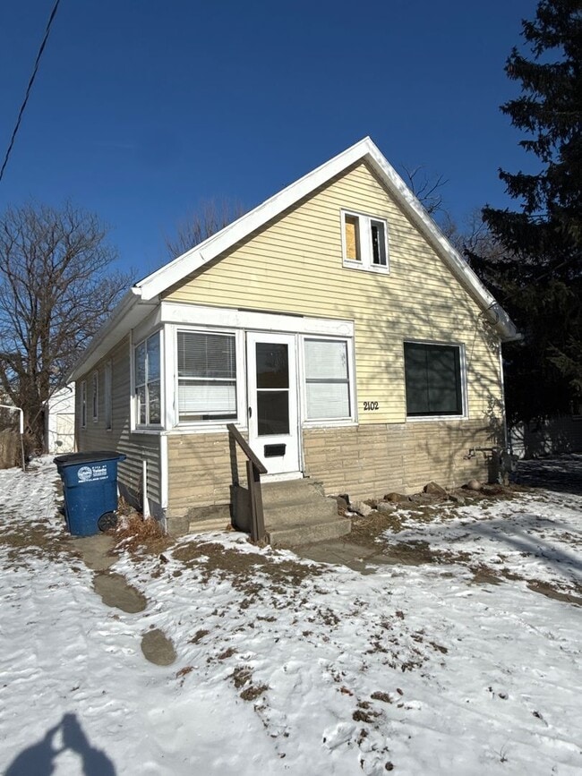 Building Photo - 2 bed 1 bath