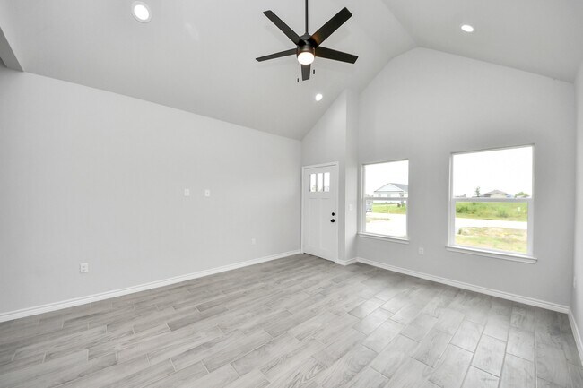 Photo - 382 Rd 5704