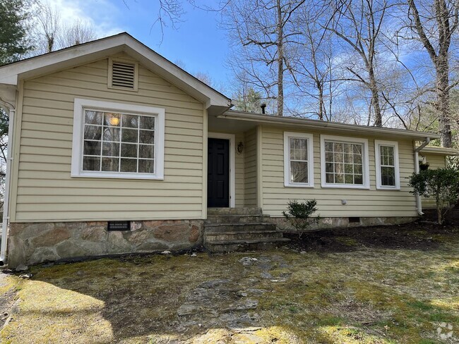 Building Photo - 3414 Laurel Park Hwy Rental