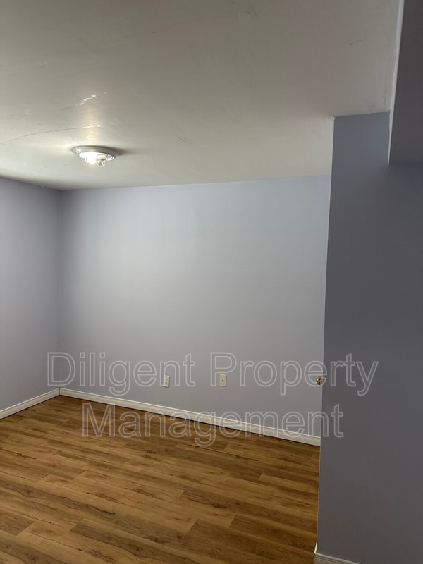 Photo - 588 Howden St