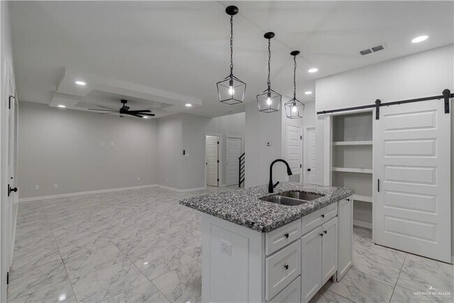 5504 N Crown Point