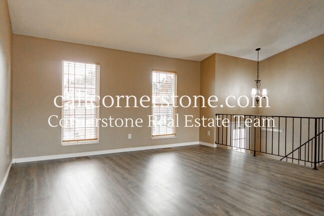 Photo - 2570 Clarendon Dr