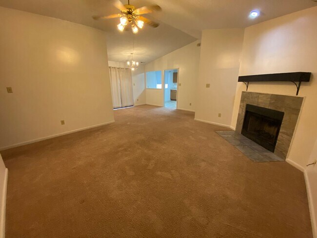 Photo - 612 Independence Dr