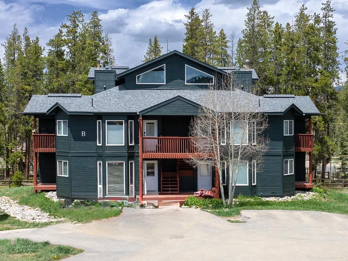 Photo - 753 Mulligan St