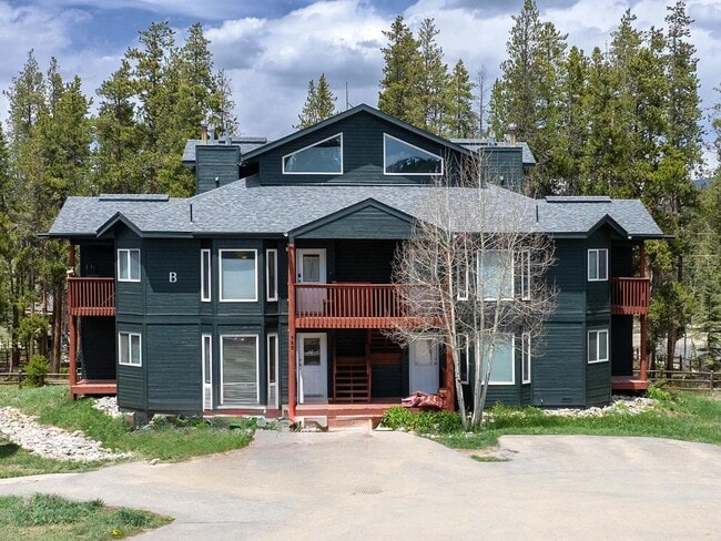 Building Photo - 753 Mulligan St