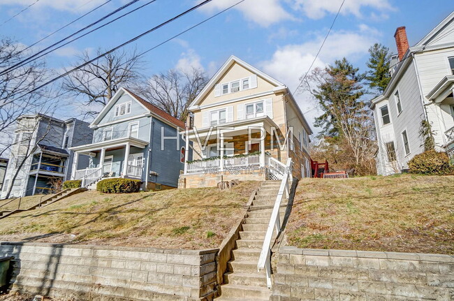 Photo - 3246 Linwood Ave