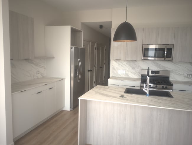 Building Photo - 3207 N Narragansett Ave Unit 406