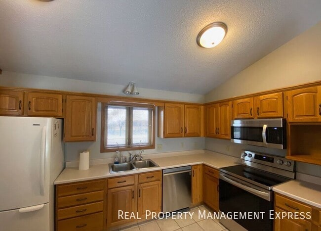 Photo - Spacious 4 bedroom 3 bathroom