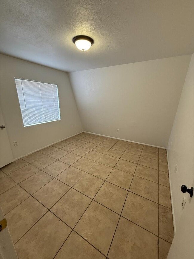 Photo - E Agua Fria Ln