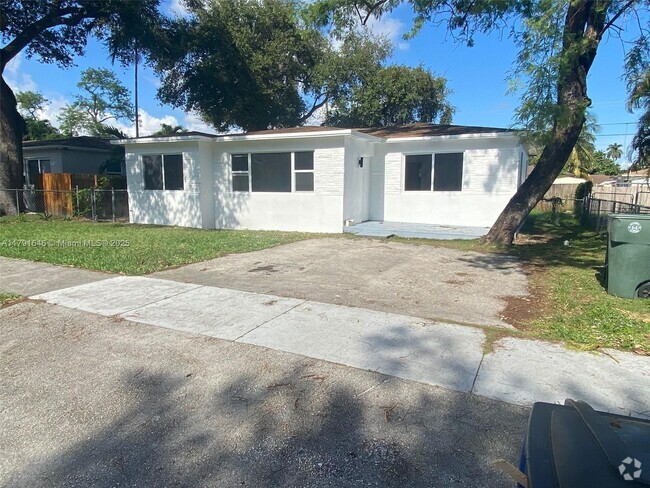 Building Photo - 708 SW 6th St Rental