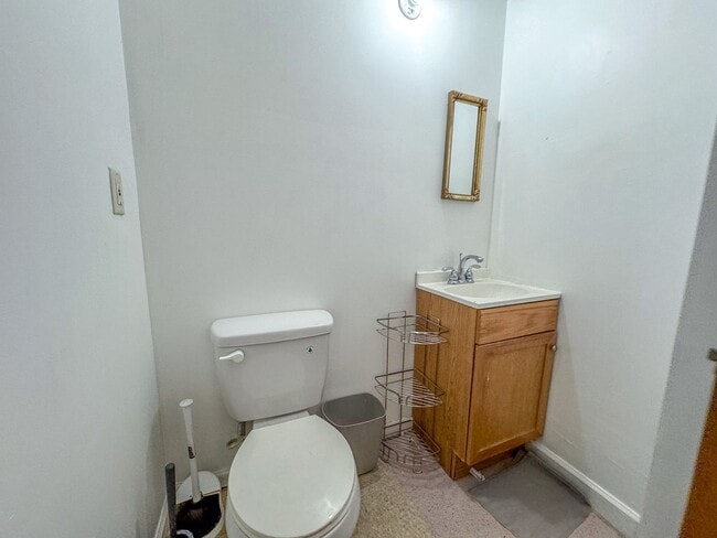 Photo - 714 State St Unidad 3rd Floor