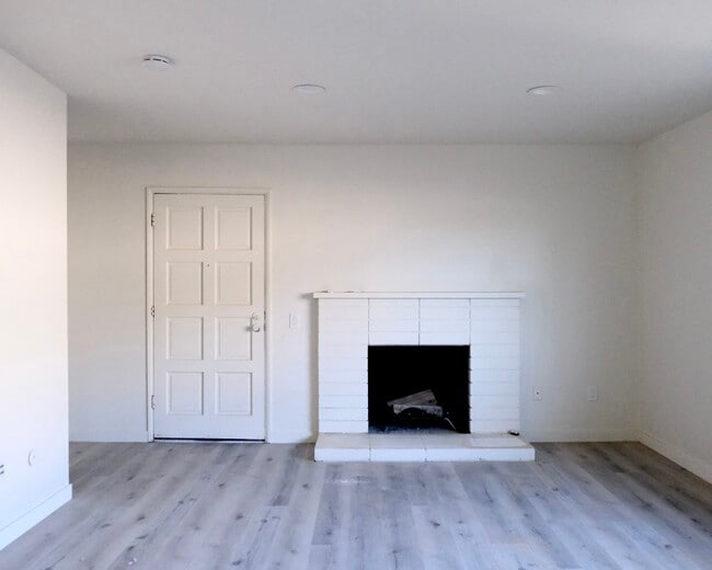 Building Photo - 2909 Elgin Dr Unit A Rental