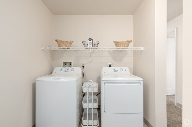4BR, 2BA - 1,200SF - Laundry