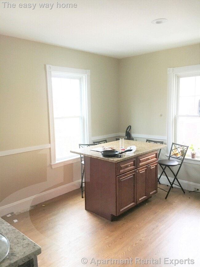 Photo - 17 Putnam Ave