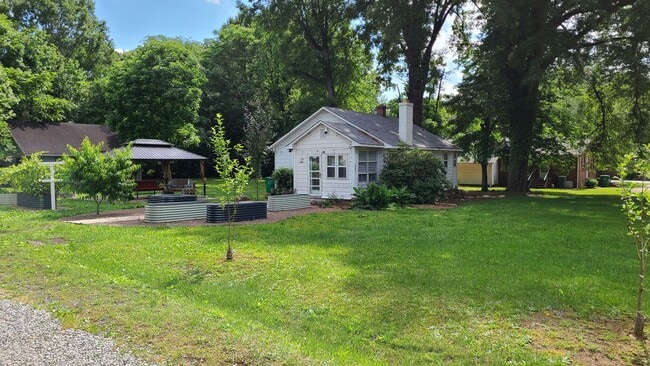 Building Photo - 6319 Tuckaseegee Rd Rental
