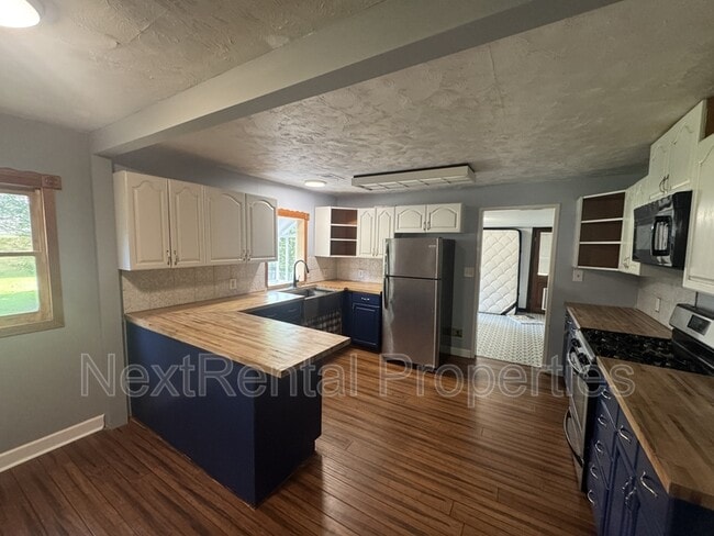 Photo - 402 Overby St